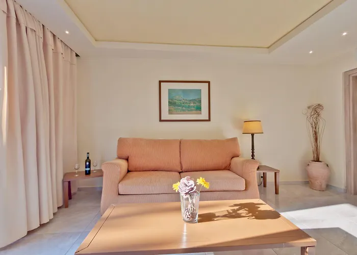 Курортный комплекс Holidays & 4*