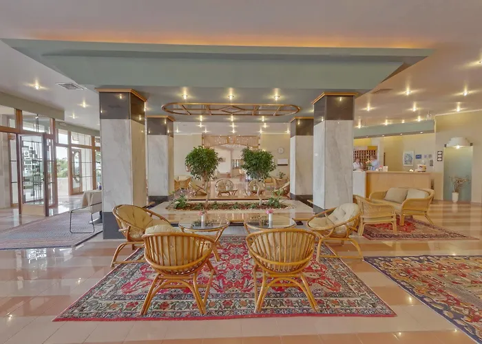 Курортный комплекс Holidays & 4*