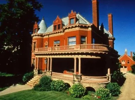 Holidays & Üdülőközpont