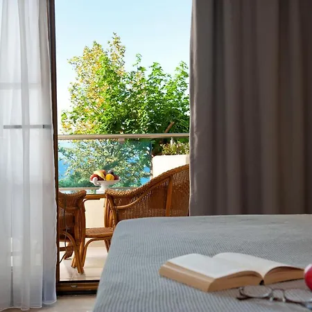 Holidays & 5* Possidi