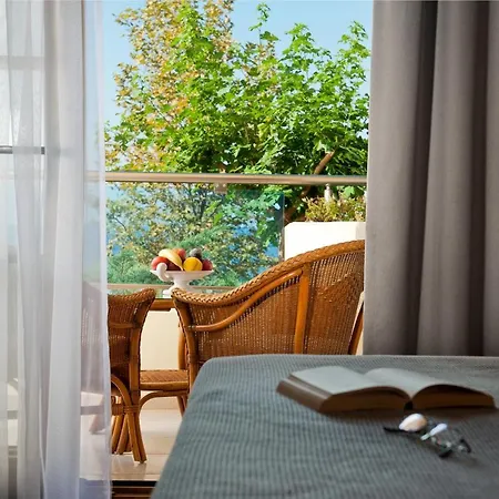 Semesteranläggning (resort) Holidays & 4*