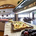 Holidays & Курортный комплекс 4*