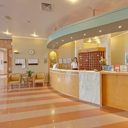 Resort Holidays & 4*