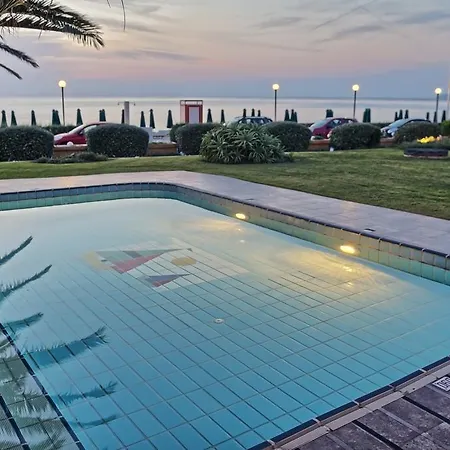 Holidays & Θέρετρο 4*